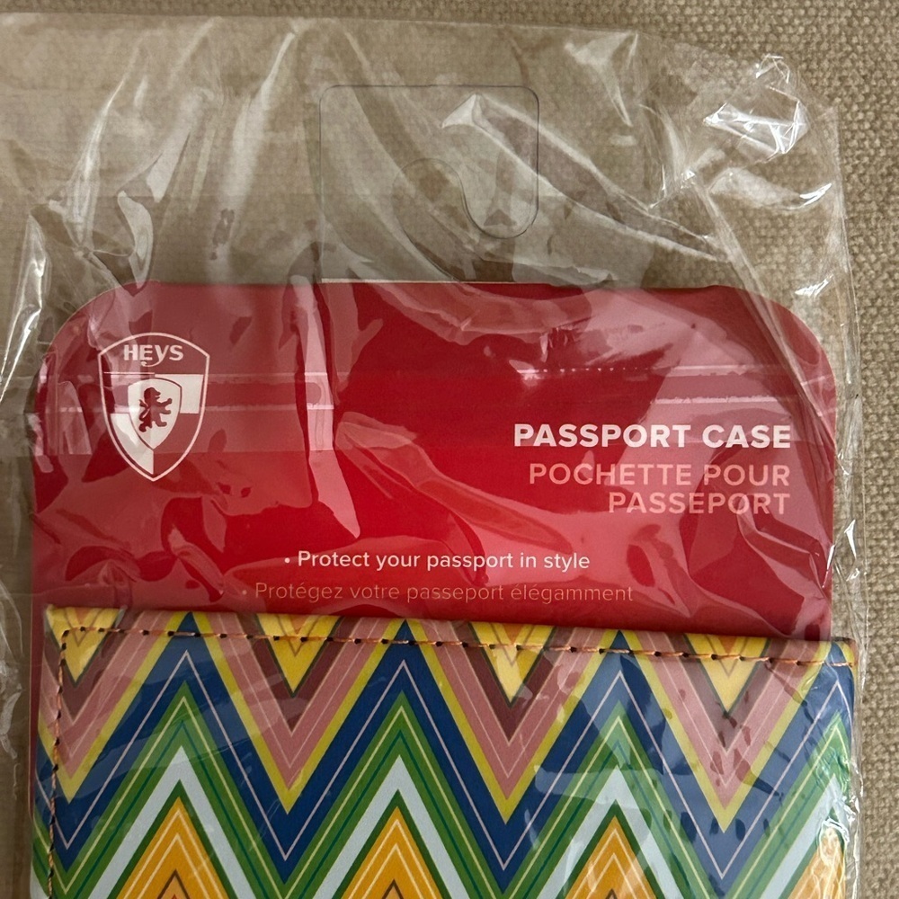 NWT Heys Multicolour Chevron Passport Holder - Picture 3 of 3